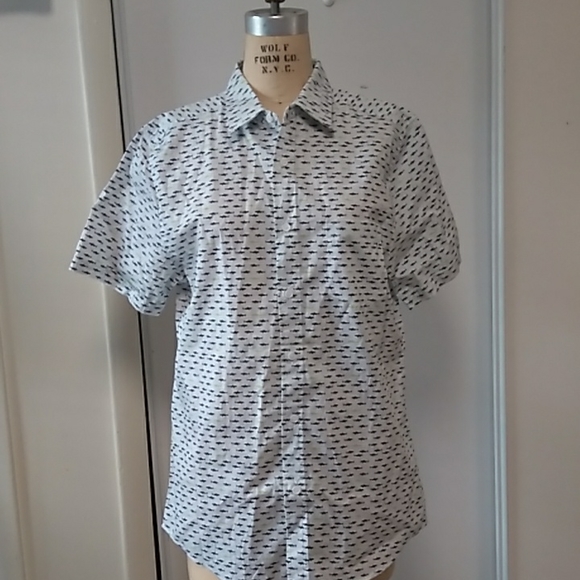 Shark button down - Picture 1 of 2
